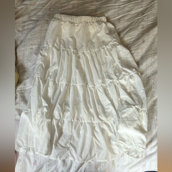 Cute white skirt - Picture 1 of 4